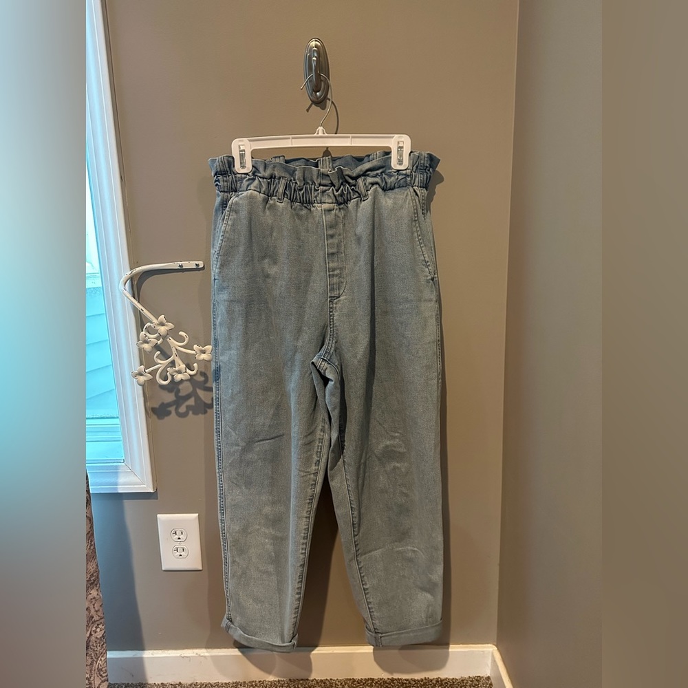 Gap Women’s Paperbag Waist Jean size 10